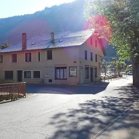 Au Pont De La Ginéze *